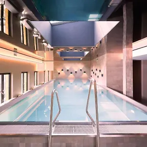 4* Otel Adina